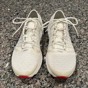 White underarmor men’s shoes